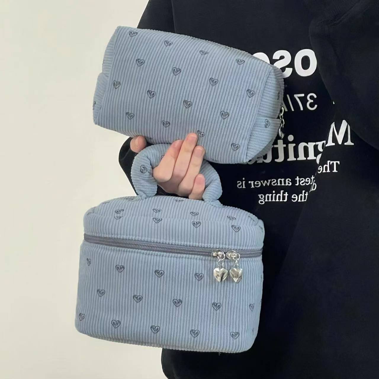 Ins-style corduroy heart-shaped cosmetic bag for women, large-capacity high-end hand-held cosmetic bag, cosmetic storage bag full figure