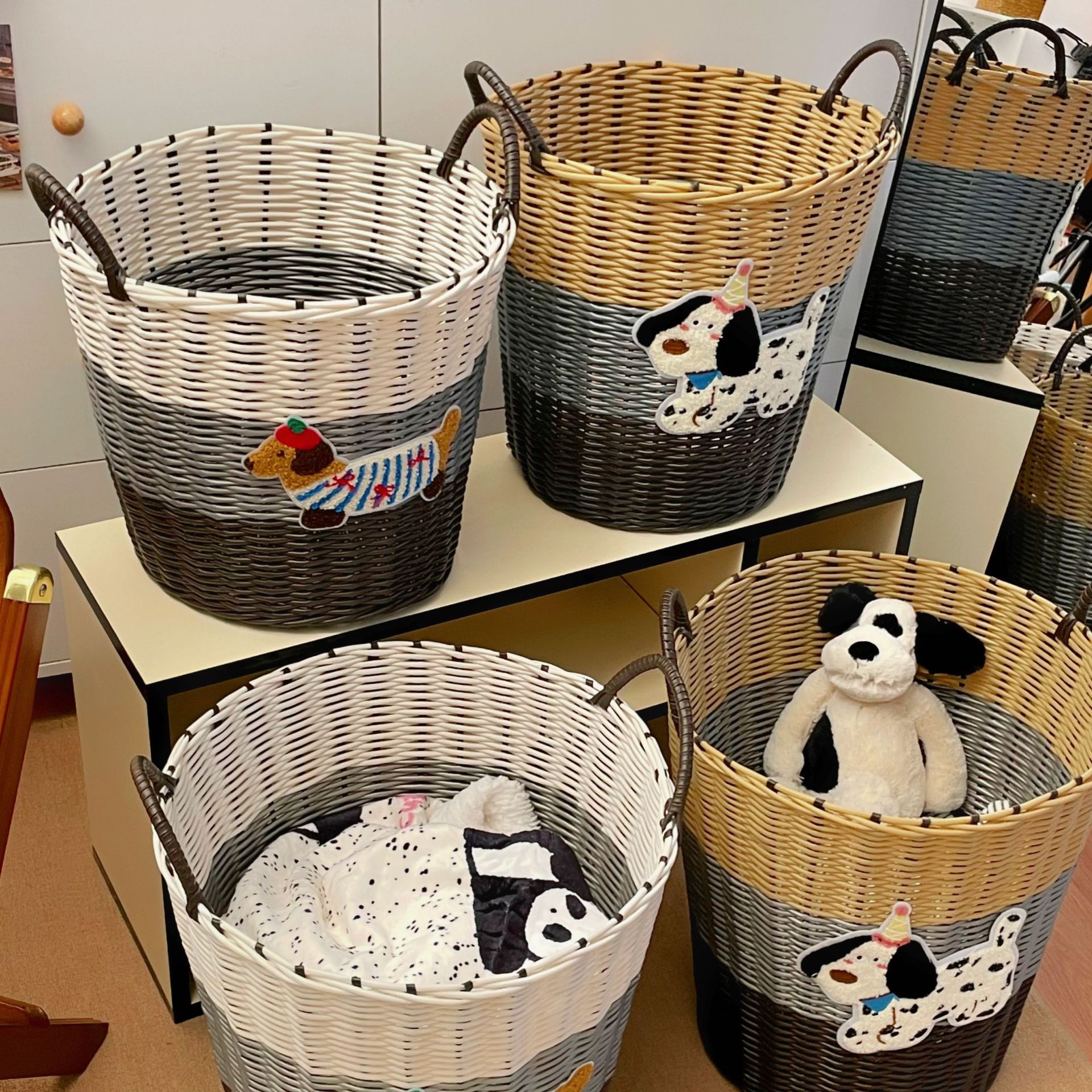 High appearance level dirty clothes basket, large-capacity household dirty clothes basket, household bathroom laundry basket, bedroom balcony storage items full figure