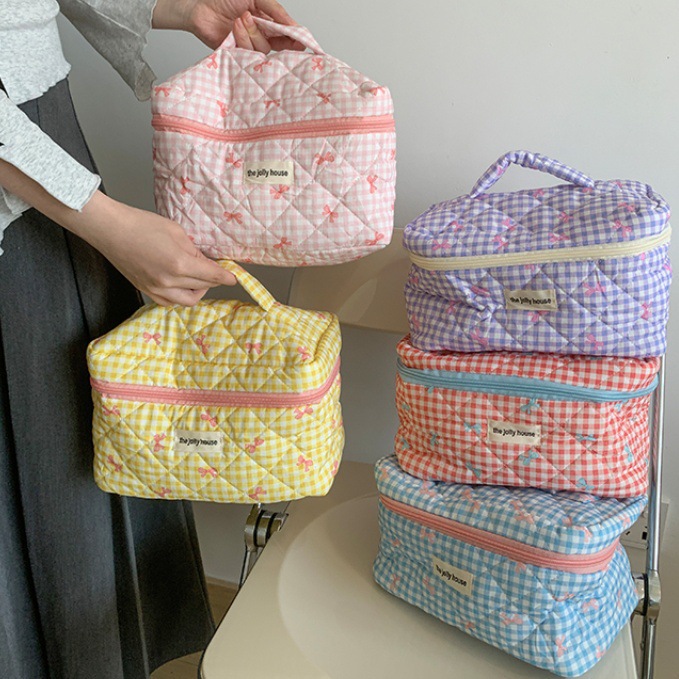 2024 New checkered bow makeup bag, high appearance level, large capacity, portable travel toiletry and storage bag for women details Picture