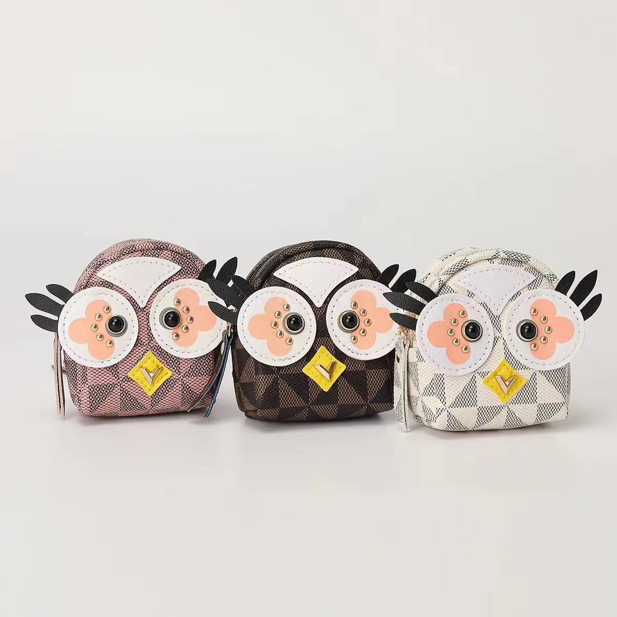 Fashionable mini monogram checkered leather owl coin purse keychain, live-streaming bestseller pendant storage bag full figure