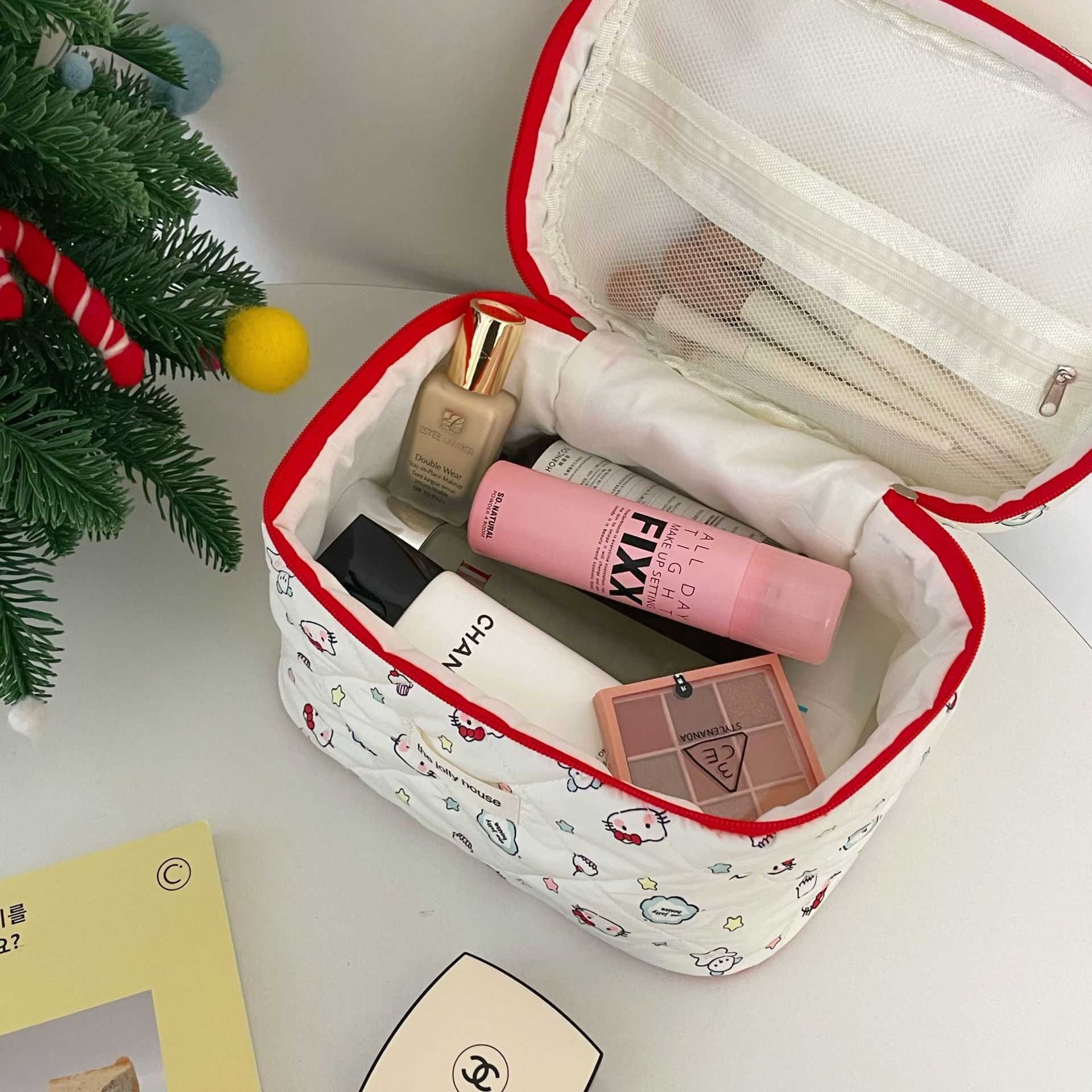 High-appearation-level cat-printed makeup bag for women, portable large-capacity makeup storage bag for going out, clutch bag, starting from one piece Application Scenario