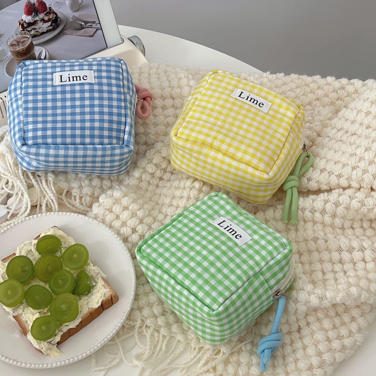 A Japanese-style cotton fabric blue checkered small square bag with an ins style and high appearance level. It is a portable, cute and multi-functional storage bag for students full figure