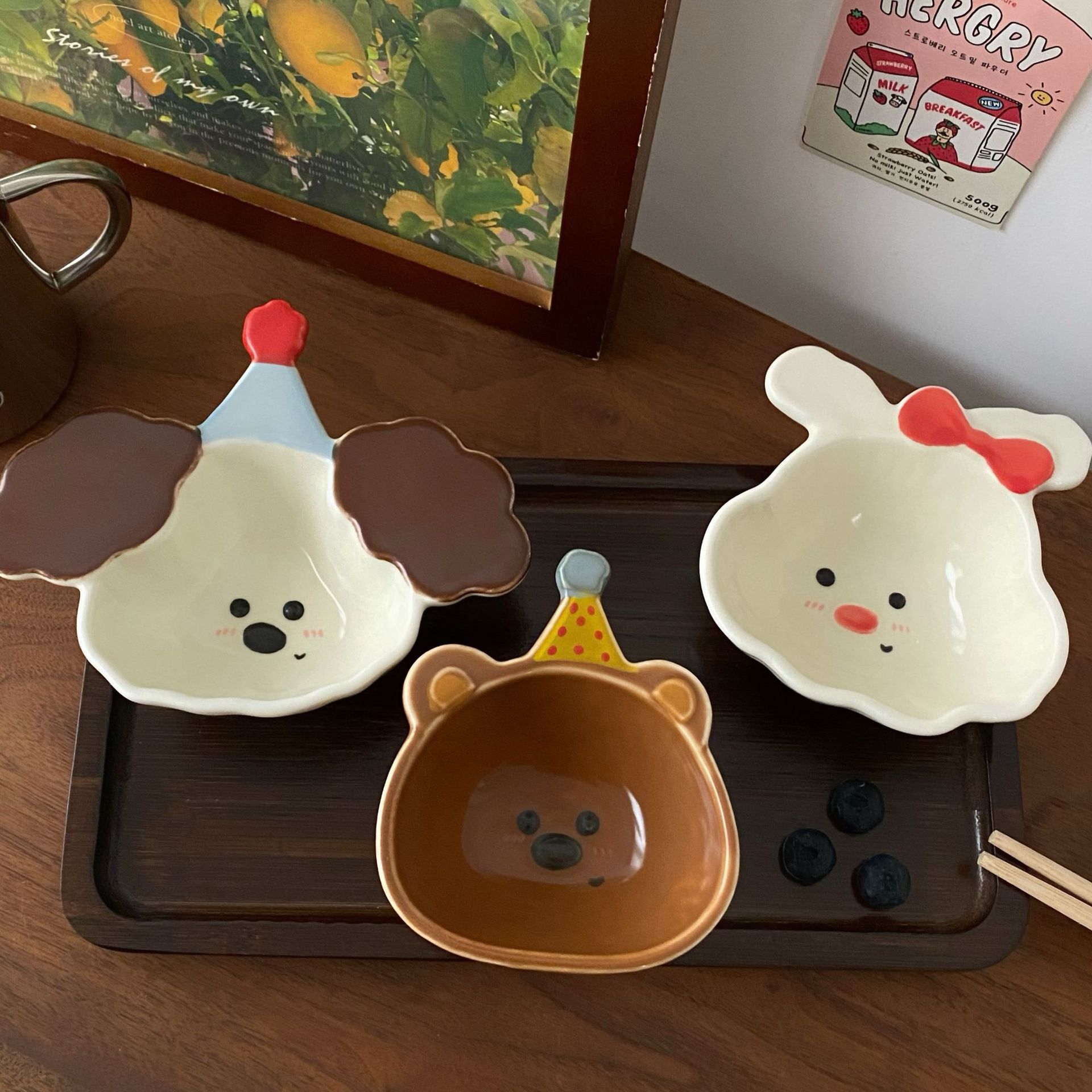 Korean cute cartoon oil plates, animal-shaped ceramic plates, dipping sauce plates, table hot pot plates, kitchen seasoning plates Application Scenario