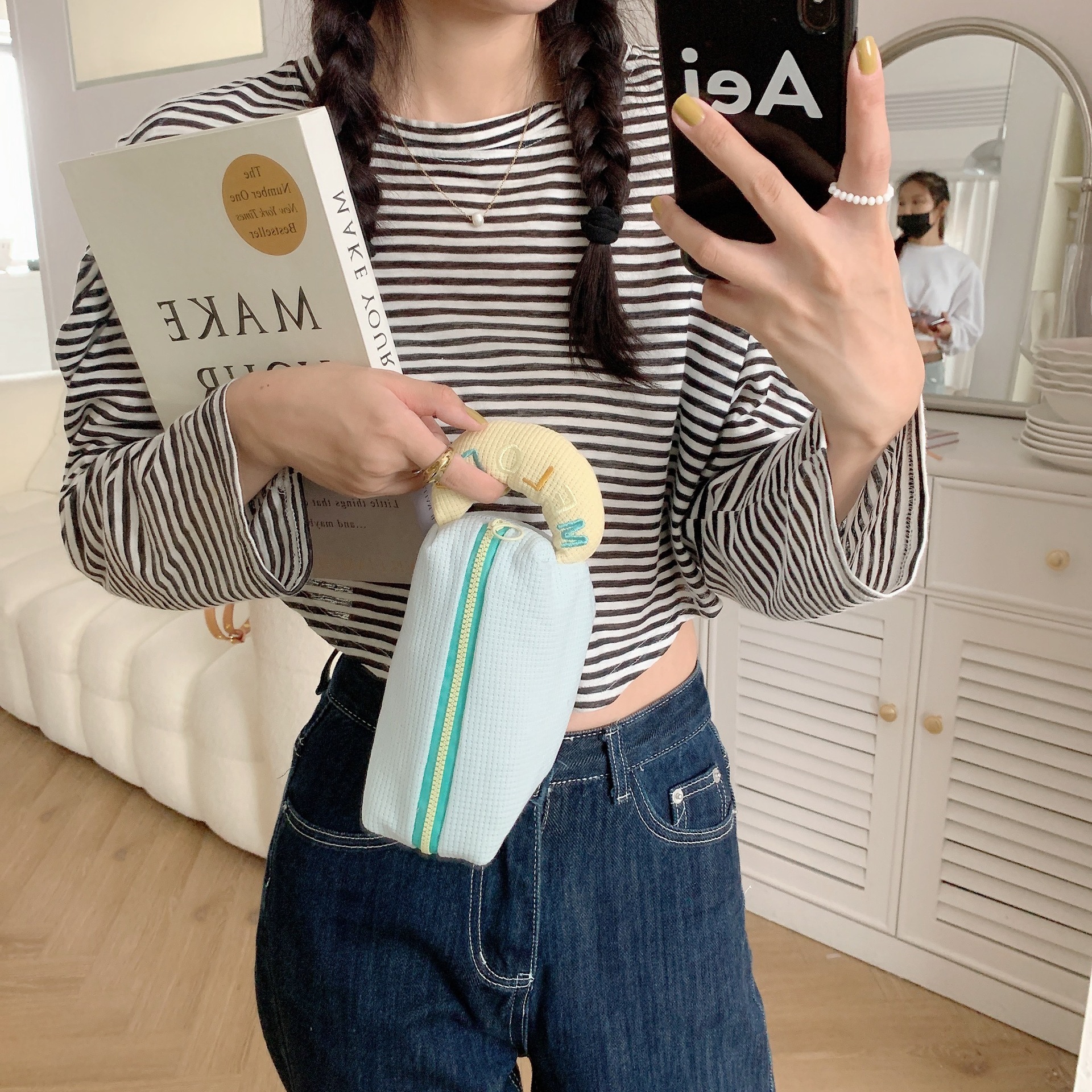 26145 High appearance level, cute candy-colored makeup bag, pen case, women's portable large-capacity hand-held washing and storage bag Application Scenario