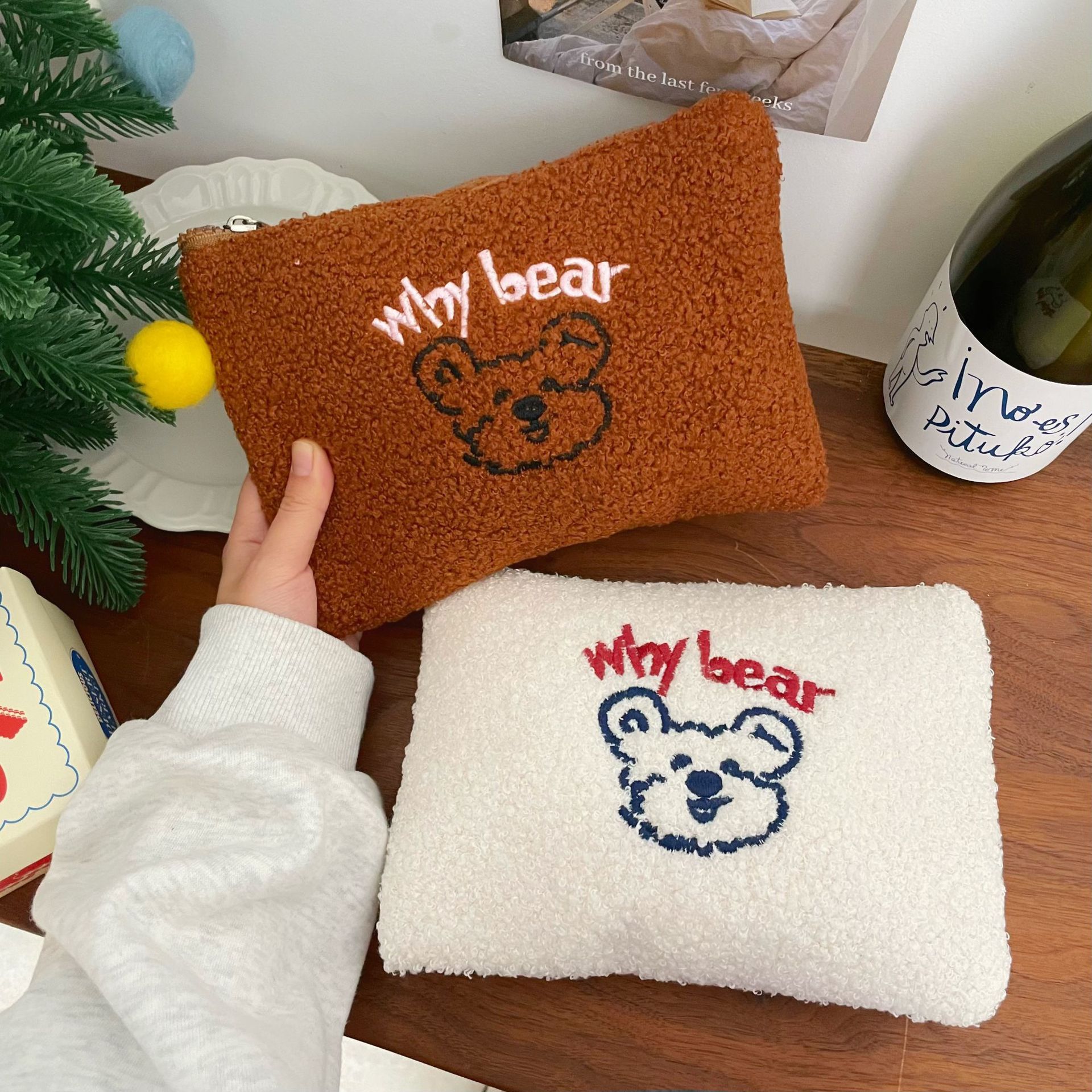 Cross-border spot wholesale! Cartoon bear makeup bag, a fluffy portable cosmetics storage clutch for winter full figure