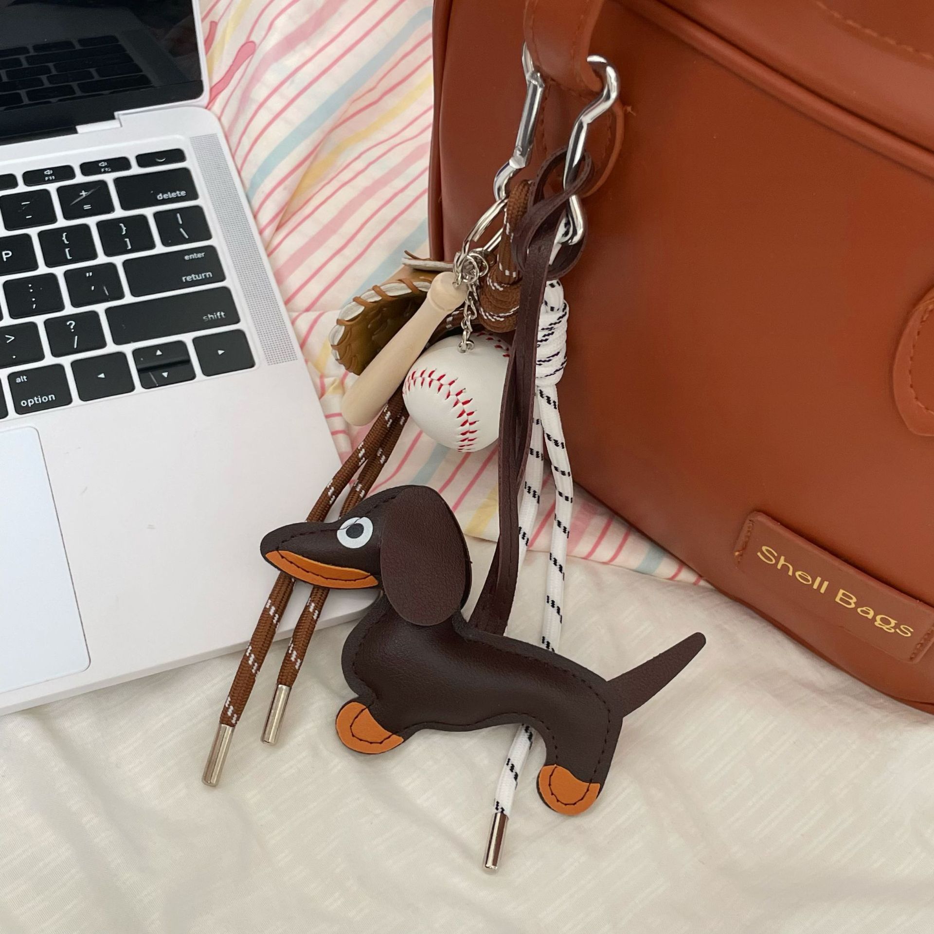 ins Korean version Dachshund pendants, high-end, niche diy cute doll accessories, couple bags, pendants, keychains Application Scenario