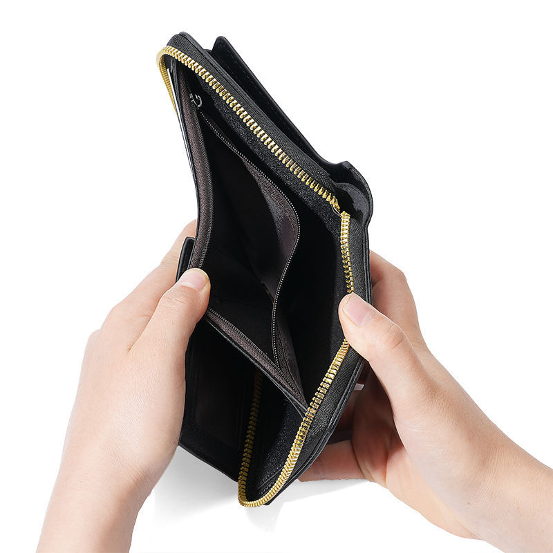 Cross-border new product 2024 vintage men's short wallet, horizontal zipper multi-functional card case, 30% off buckle coin purse Application Scenario