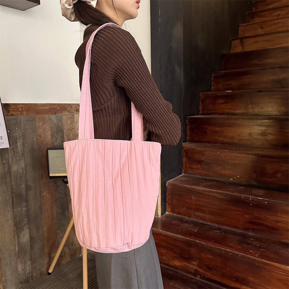 4942 Women's single-shoulder striped pleated solid color bucket bag, a niche, simple and portable hand-held shopping bag for women details Picture