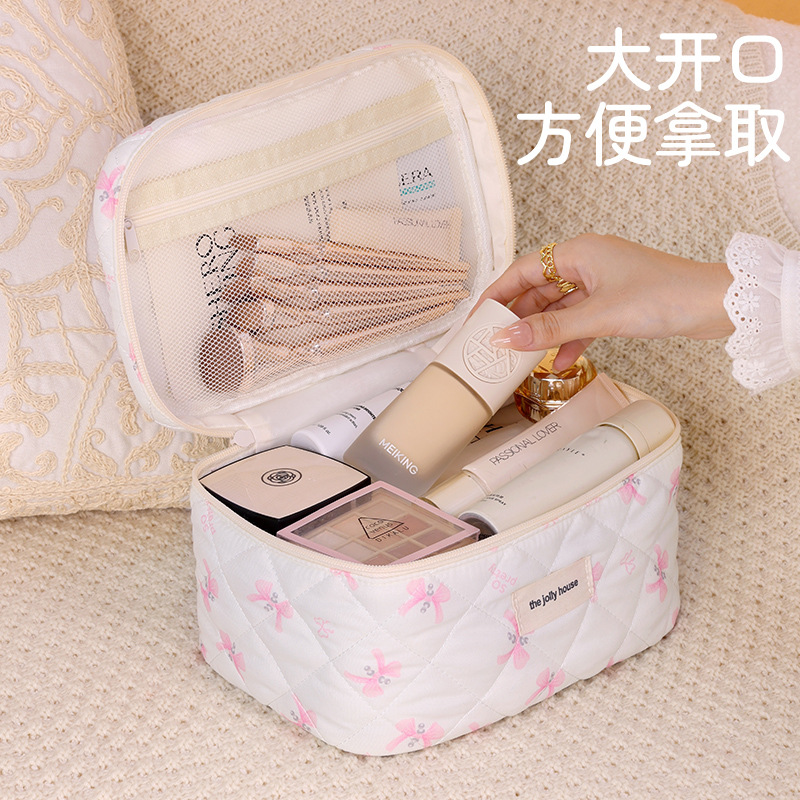 Soft and cute quilted cotton fabric, adorable bow makeup bag, Ins-style niche design, portable travel makeup storage bag Specification drawing