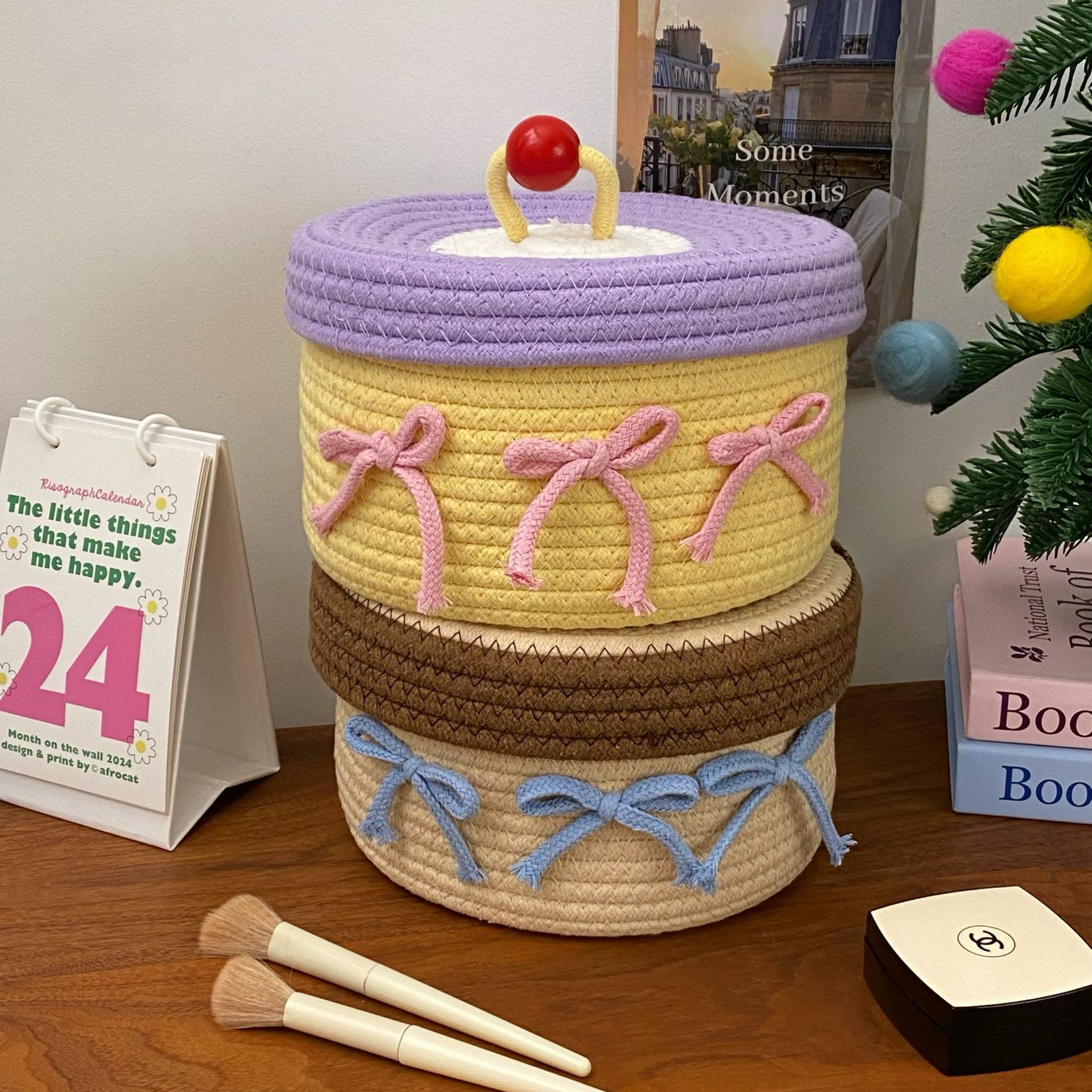 Cute cotton thread woven storage basket, home covered miscellaneous storage basket, desktop dust-proof decorative item storage basket, storage basket full figure