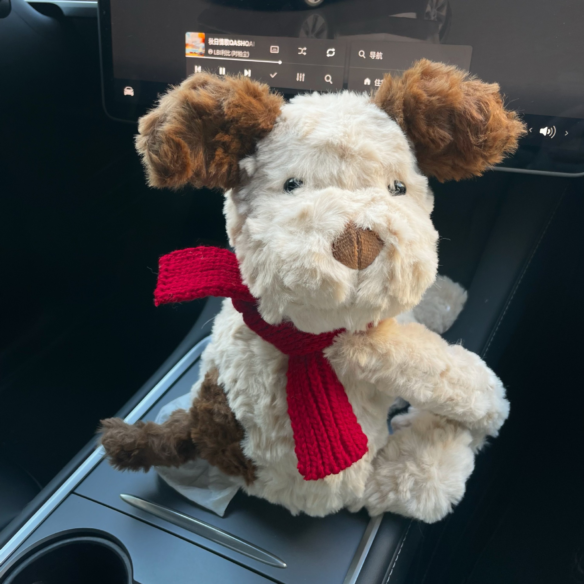 Coffee-colored dog car tissue box, cute doll tissue box, car pendant, creative toy, plush car interior decoration details Picture