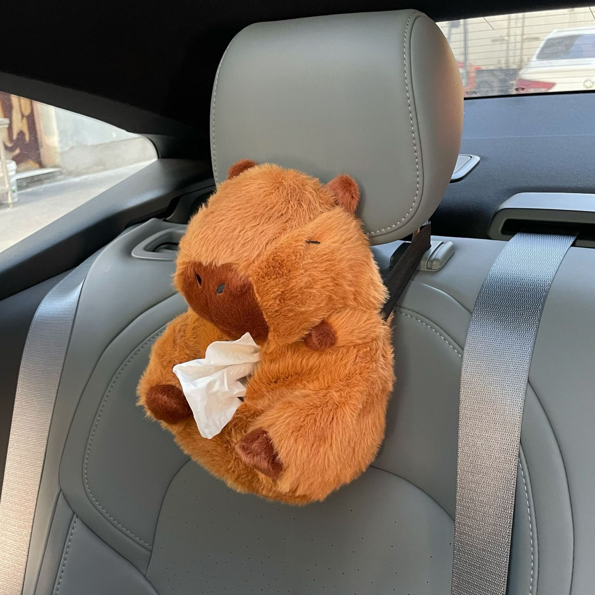 The popular Capibara Capybara car tissue box, car hanging multi-functional tissue case, doll tissue box Specification drawing