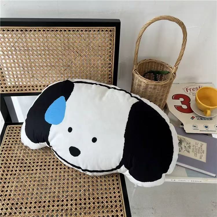 Cute cartoon sweating dog throw pillow, Ins-style home nap pillow, portable cushion pillow for high school students Specification drawing