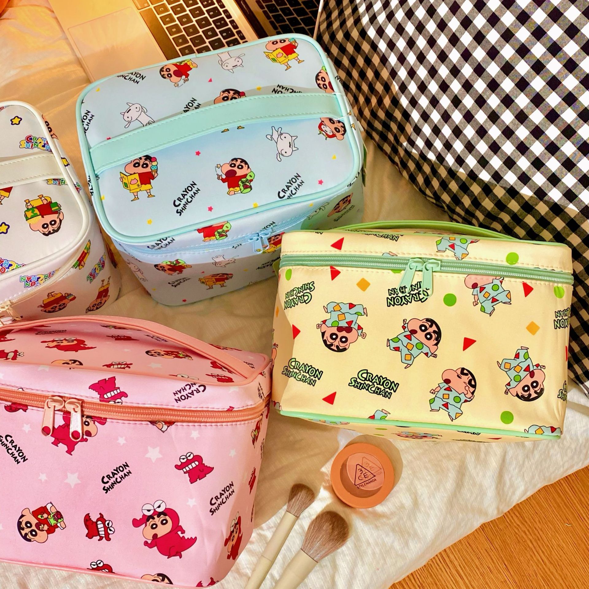 2025 New Crayon Shin-chan makeup bag, multi-functional, large-capacity, high appearance level portable travel storage bag, storage bag Specification drawing