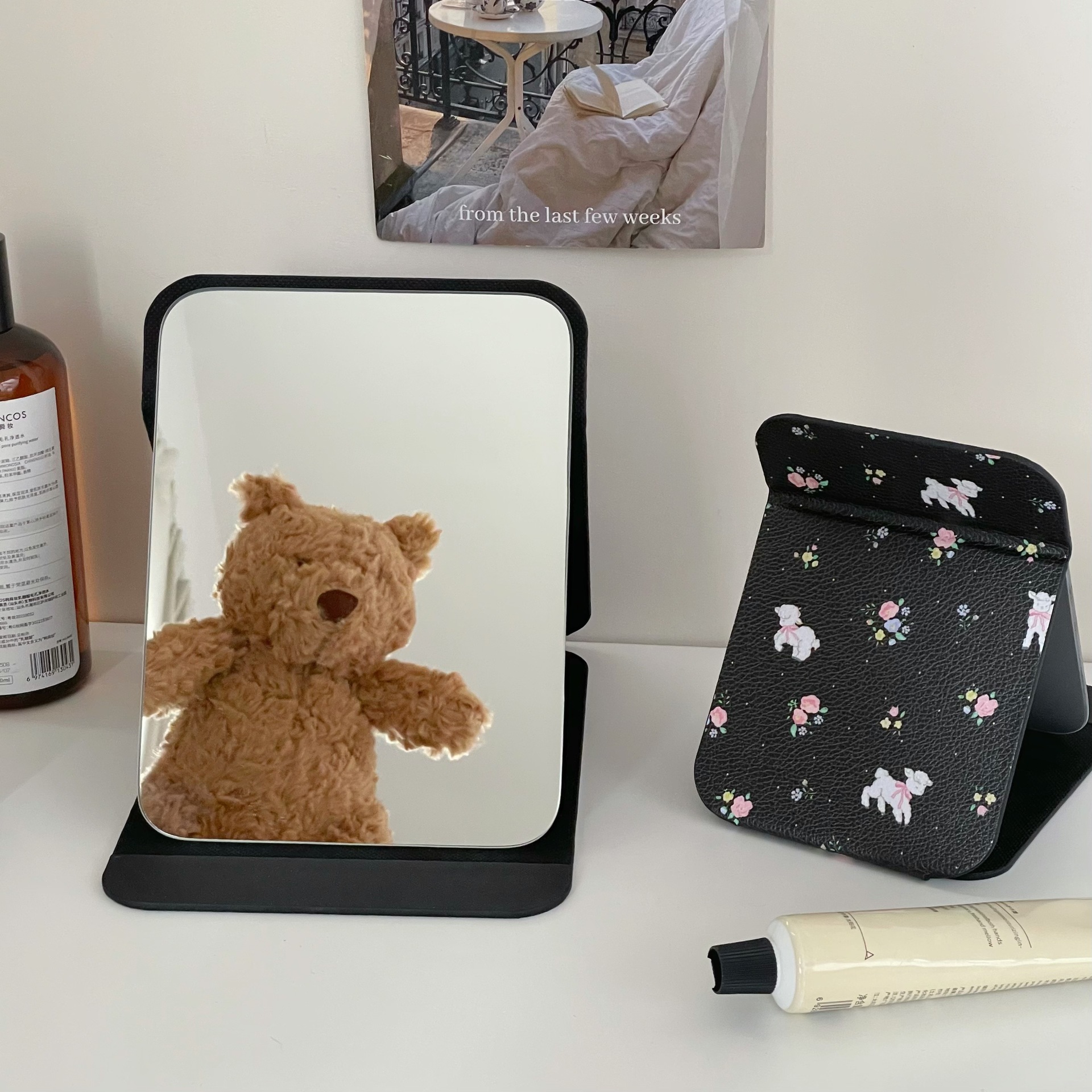 Flower Little Lamb Folding Mirror for Women 2025 New Model Portable office, dormitory, home makeup mirror for Women, small portable mirror details Picture