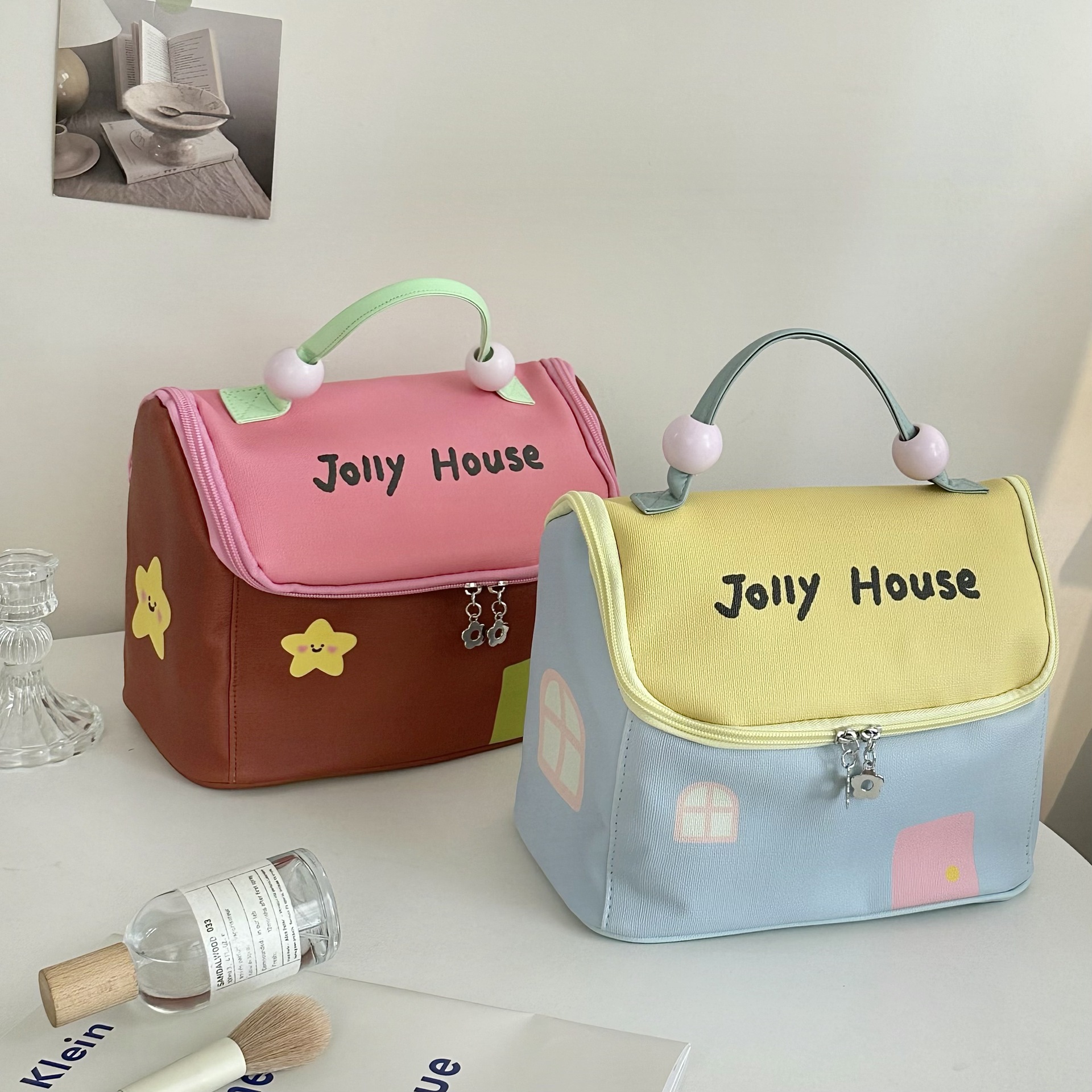 Small house makeup bag, large-capacity portable travel storage bag for women, high appearance level girls' handbag, travel bag wholesale details Picture