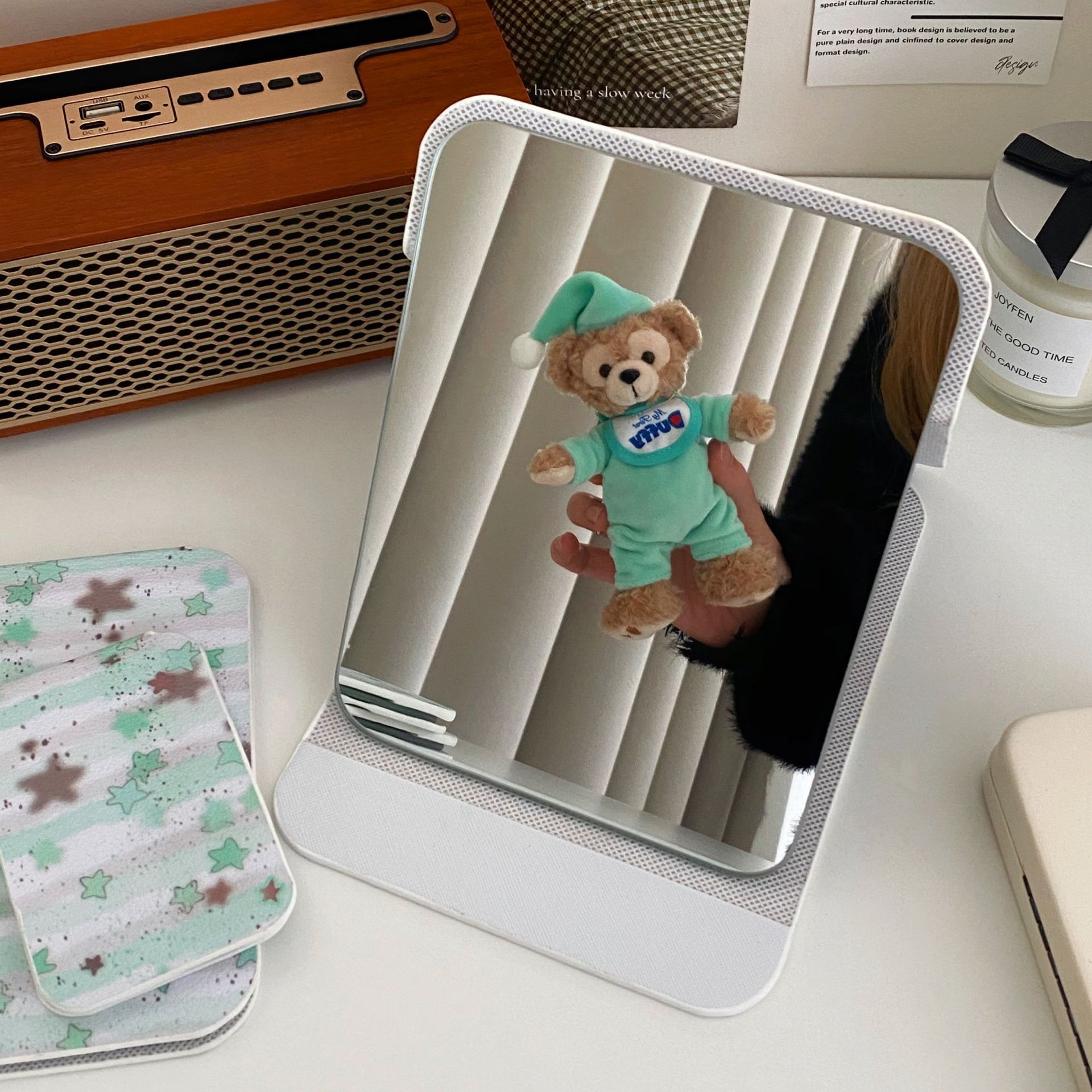 Original colorful star folding mirror, portable and portable small mirror for girls, dormitory makeup mirror, standing dressing mirror for girls Specification drawing