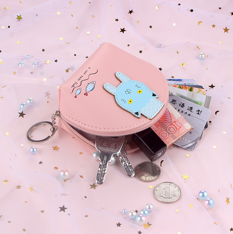 A mini multi-functional zipper card case and coin purse from Korean Instagram, featuring a simple and cute Japanese cartoon style Application Scenario