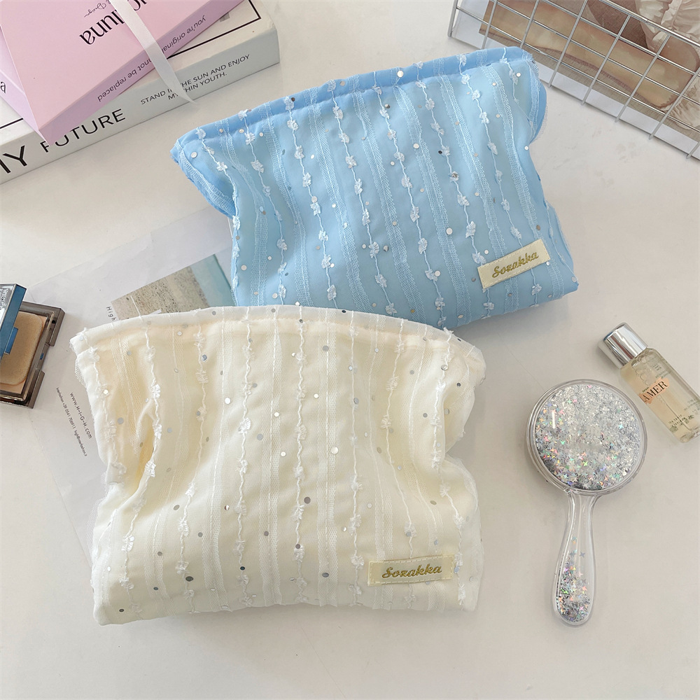 5673 Lace sequined fresh Makeup Bag, clutch, portable sundries storage bag, red envelope opening, travel storage Application Scenario