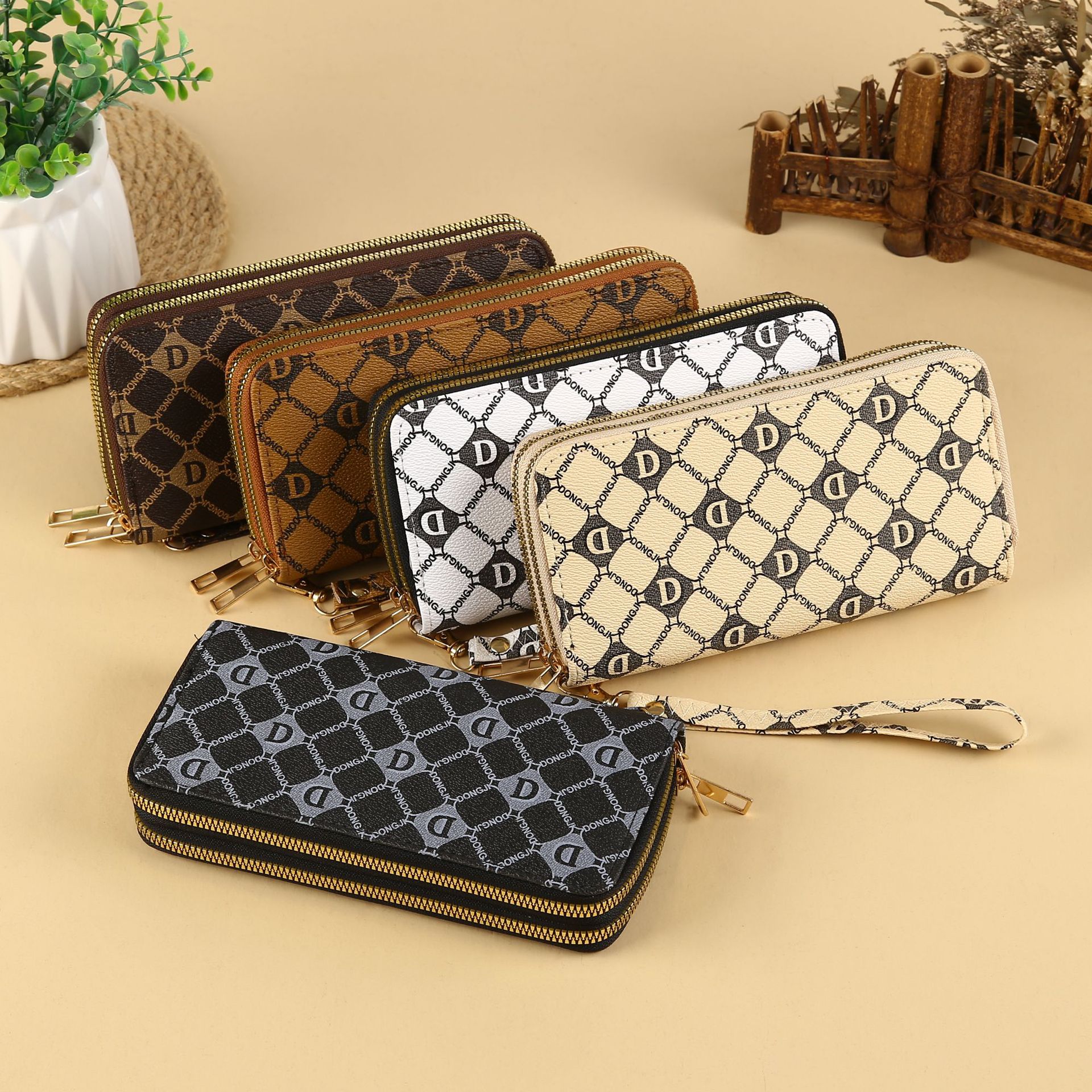 Double Pull Men's and women's long wallet, fashionable large-capacity patterned loose change clutch, custom-made wallet in stock wholesale Application Scenario