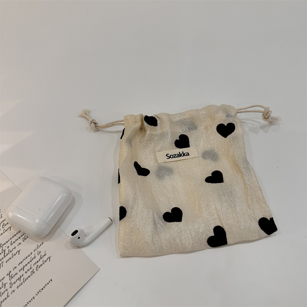 36252 Champagne heart-shaped drawstring pocket, small item storage bag, Cloth bag, student sundries Portable Toiletry bag Application Scenario
