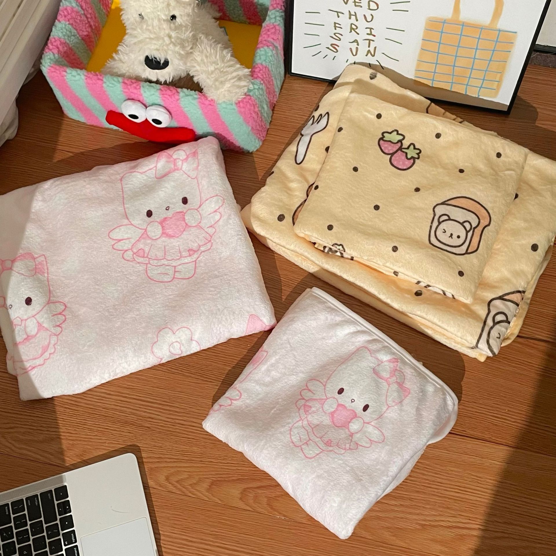 New cartoon yellow bear blanket, a perfect office nap and midday rest tool, coral fleece shawl blanket, air conditioning blanket Item Picture