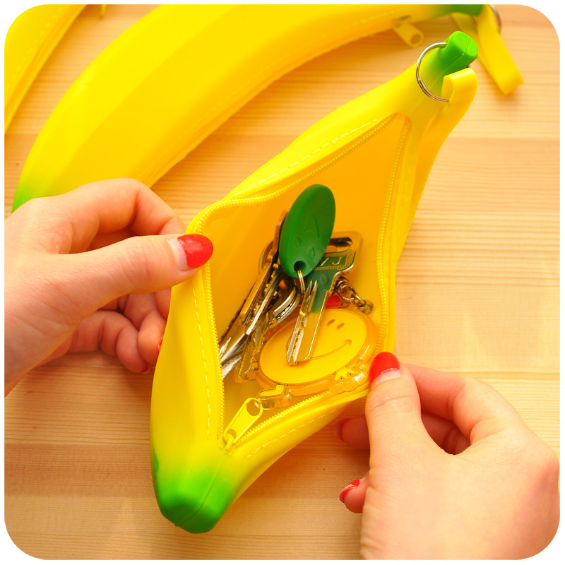 Creative zipper cute mini silicone coin purse, Korean version female student banana hand-held coin purse, money bag Application Scenario