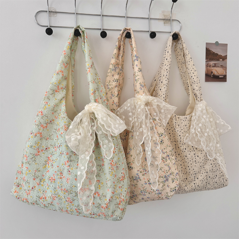 41083 Korean niche hollowed-out floral canvas bag for women, 2024 new large-capacity commuter underarm bag, single-shoulder bag full figure