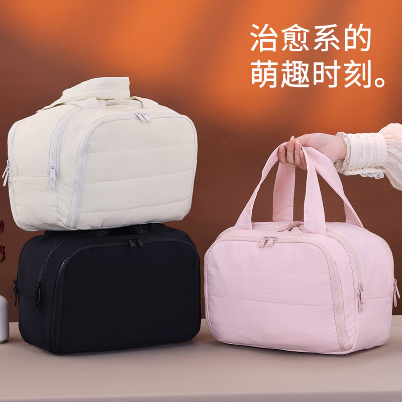 U-shaped double zipper four-opening large-capacity fluffy makeup bag, travel portable large-capacity hand-held toiletry and storage bag Application Scenario