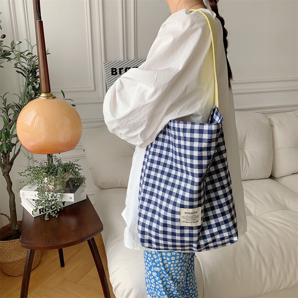 38251 canvas bag for Women, 2023 New style contrasting color checkered single-shoulder fabric bag, college students' artistic commuting tote bag full figure