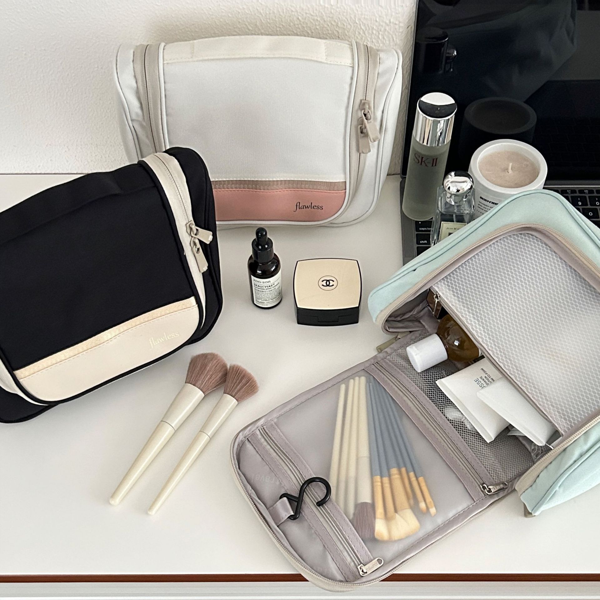 Simple toiletry bag, makeup bag, portable large-capacity hand-held cosmetics storage bag, waterproof with hooks, compartments for travel details Picture