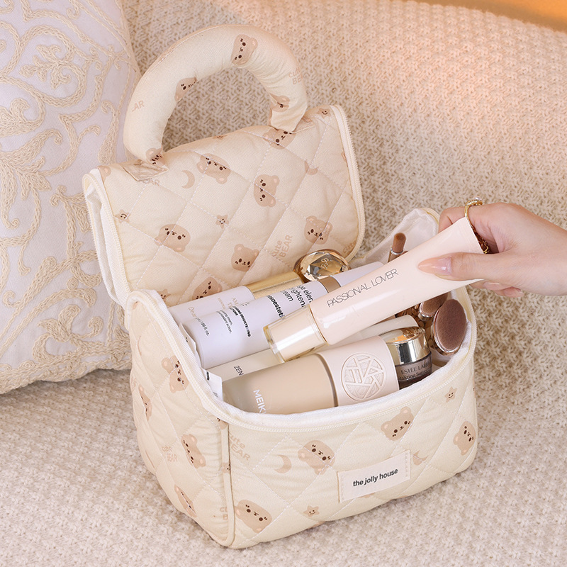 Cartoon cute and soft little house makeup bag, high appearance level, large capacity, travel portable cosmetics storage bag, toiletries bag Application Scenario