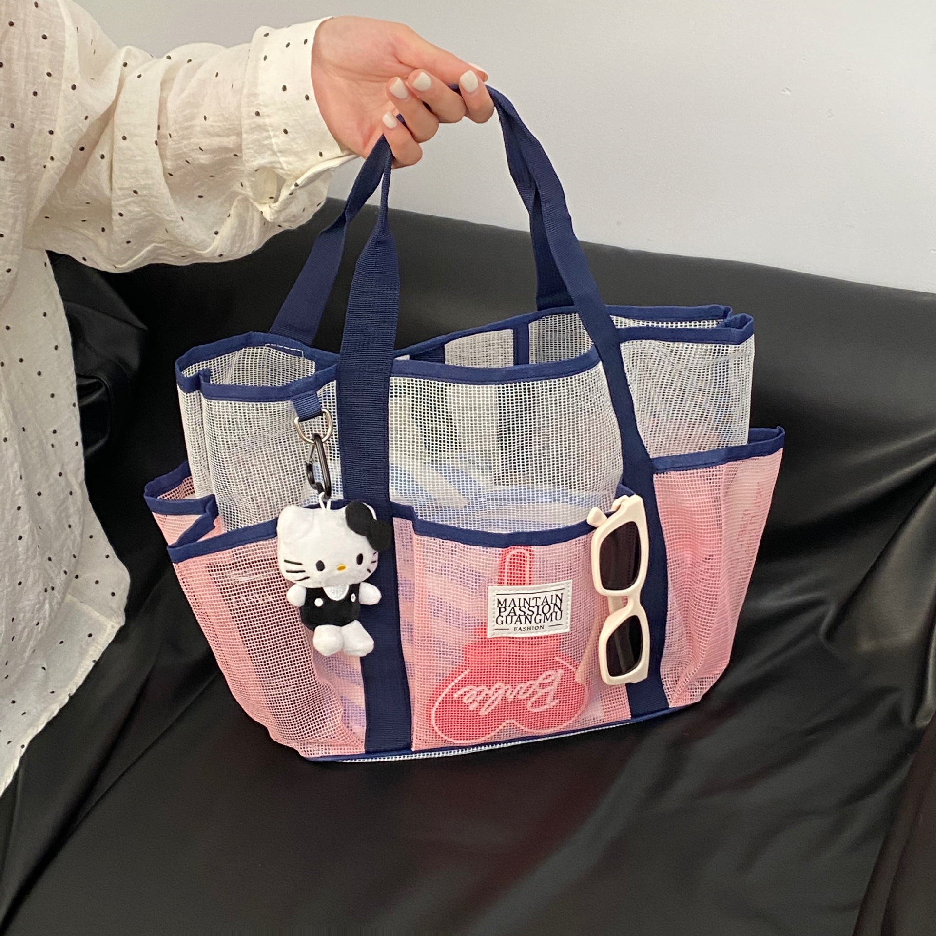 Mesh color-blocked swimming bag, multi-layered compartments travel beach bag, large-capacity portable vacation toiletry storage single-shoulder bag full figure