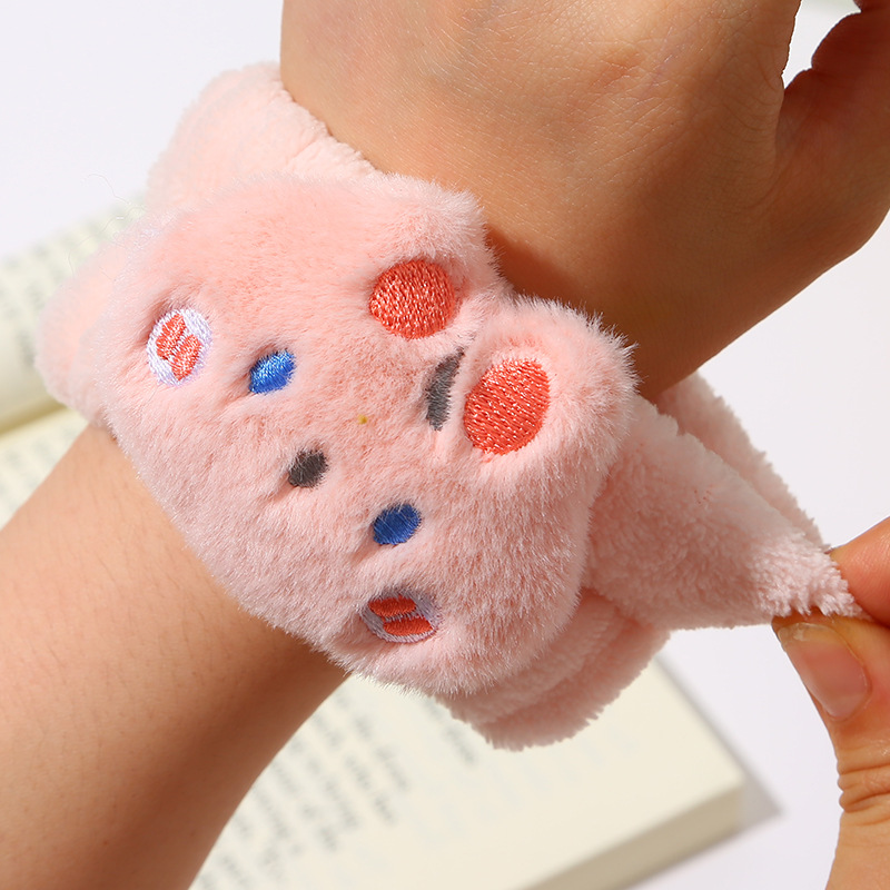 Cute cartoon wristband for washing face, water-repellent and moisture-proof sleeve, hand and wrist protection wonder wristband sleeve Application Scenario