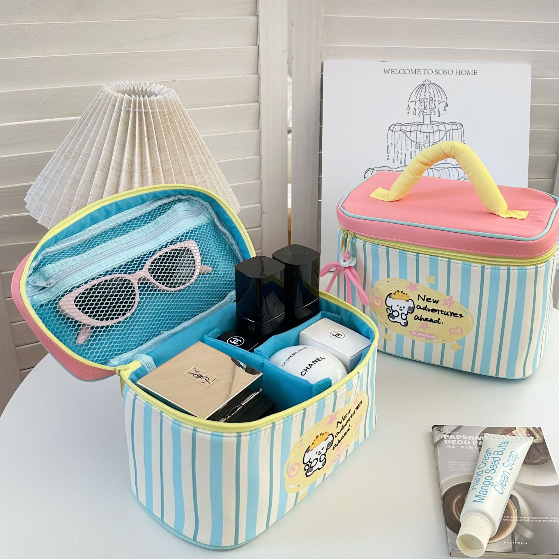 Original striped puppy makeup bag, women's large-capacity hand-held storage bag, portable travel skincare products and toiletries storage bag Application Scenario