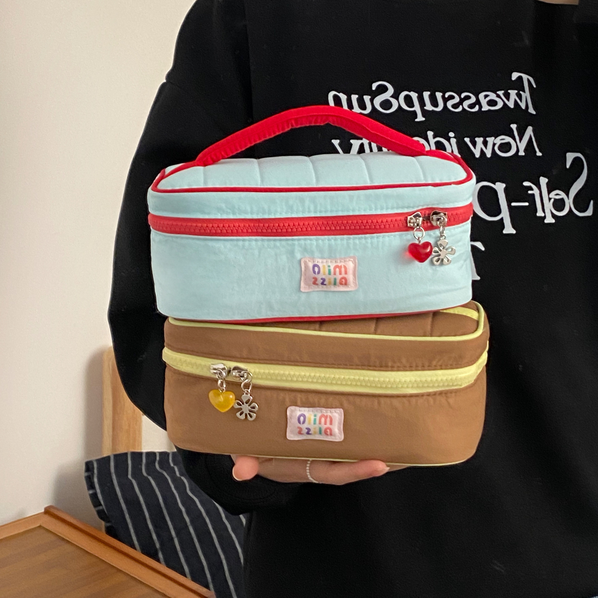 Macaron-colored fresh and light makeup bag 2025 new style hand-held large-capacity portable storage bag for women's makeup storage bag Application Scenario