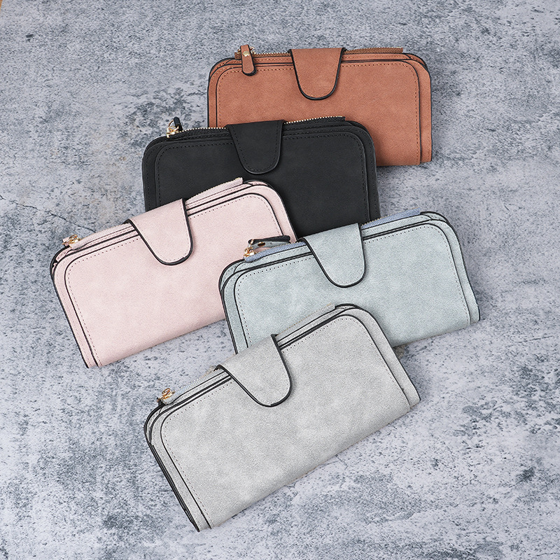 Cross-border best-selling long buckle women's wallets, coin purses, multi-color card slots, mobile phone bags, hand-held bags, card bags, and wallets Application Scenario