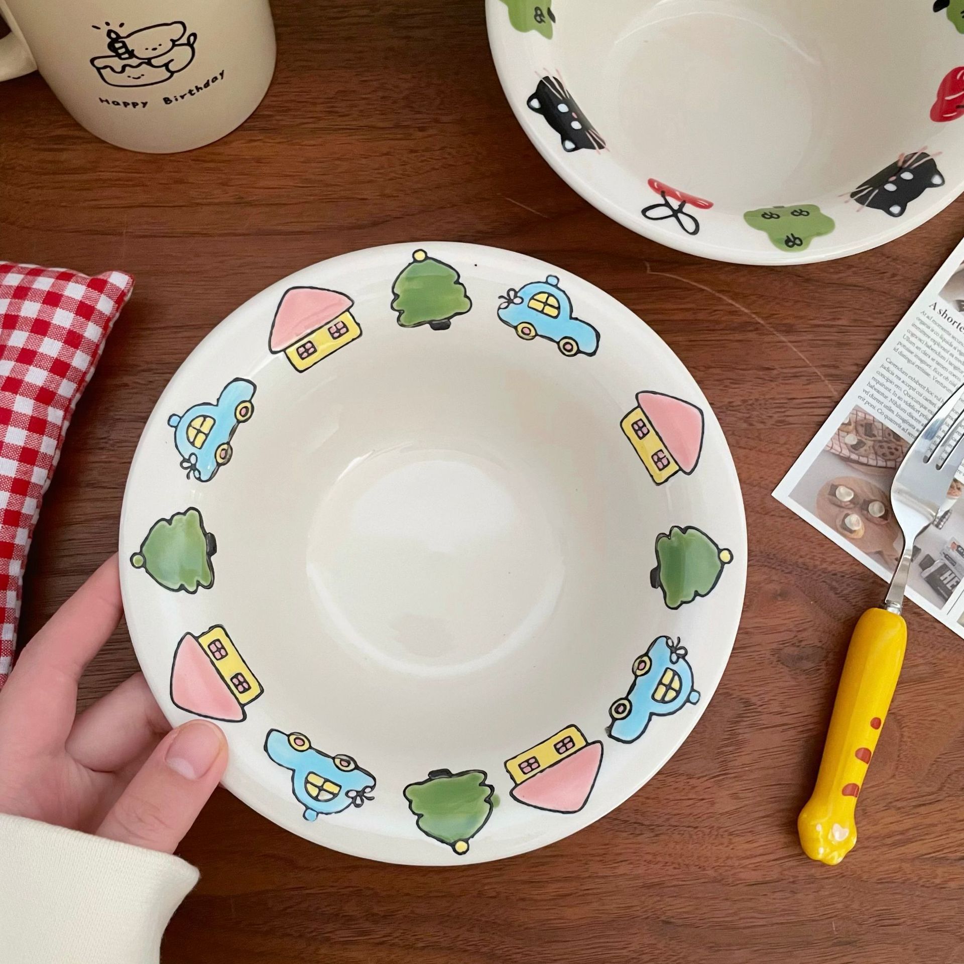 Creative, cute and childlike ceramic bowl with relief hand-painted flanged straw hat, salad bowl, deep pasta plate, household vegetable plate and rice bowl details Picture
