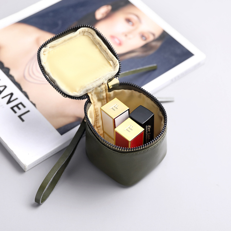 The 2024 new best-selling mini hand-held mouth, red envelope earphone case, soft leather, coin storage, coin purse, ins style details Picture