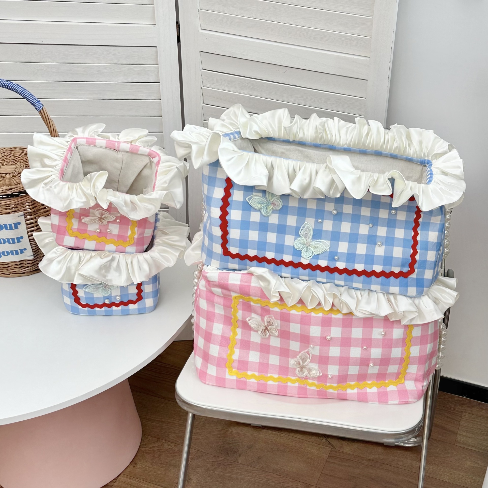 Girlish heart desktop storage basket, princess-style lace checkered storage basket, multi-functional miscellaneous storage basket, storage basket Specification drawing