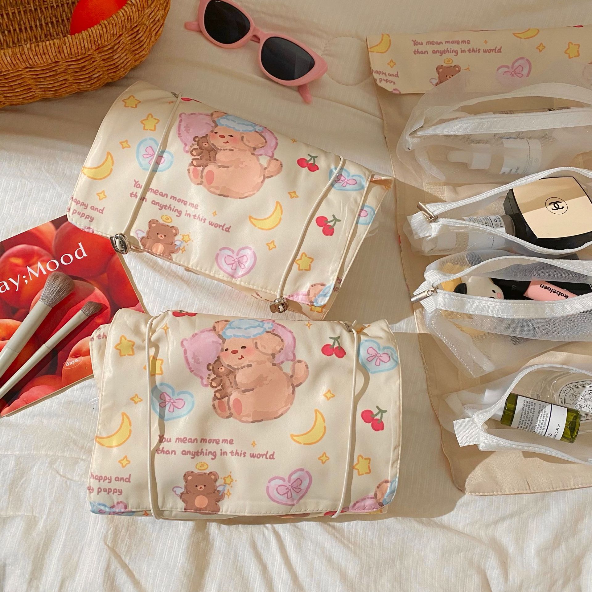 Cute goodnight bear detachable makeup bag, portable four-in-one travel toiletry bag for women, large-capacity storage bag details Picture