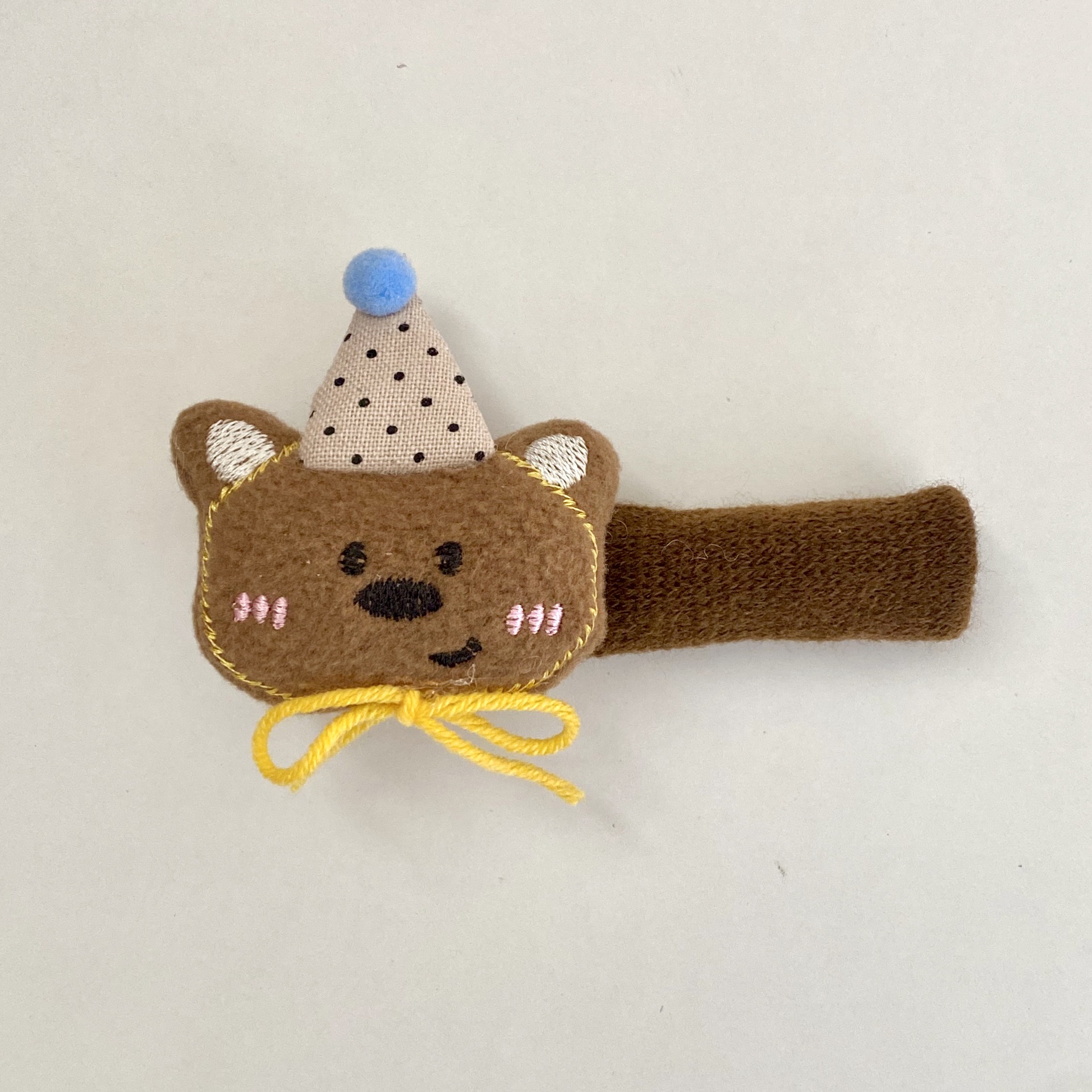 Cute spotted, hat-wearing little bear door handle, anti-freezing, anti-static, scratch-resistant and anti-bump, bedroom door decorative protective cover Application Scenario