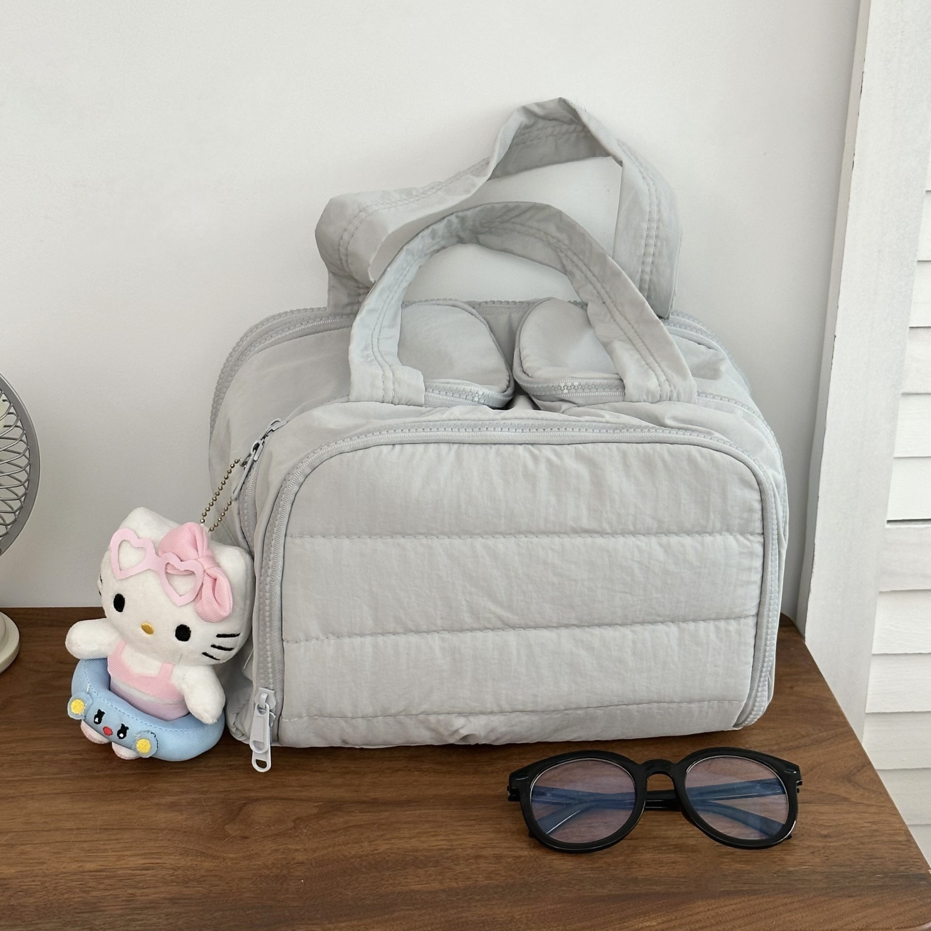 A new high-end large-capacity travel portable toiletry and storage bag for women in 2025, featuring simple grey and pink compartments Application Scenario