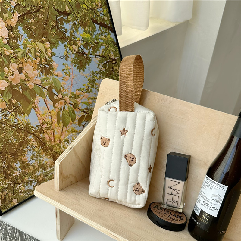 Korean version versatile and cute star moon bear makeup bag, girlish heart, large-capacity storage bag, portable small bag for girls Item Picture