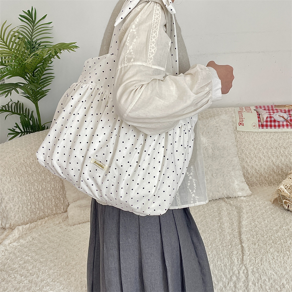 5291 laid-back style pleated skirt, strap, single-shoulder bag, large capacity underarm bag, Korean canvas bag, new Spring and summer style bag Application Scenario