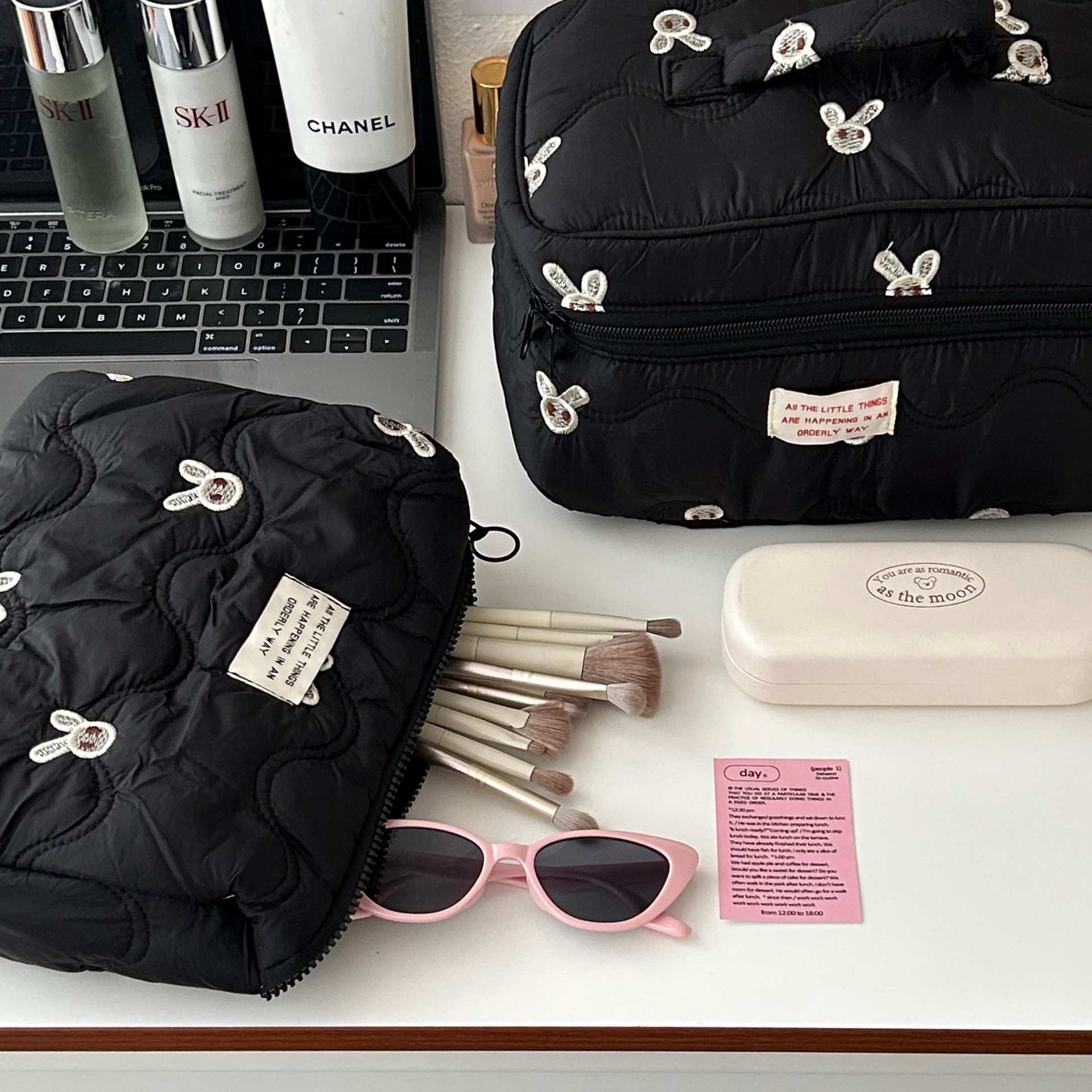 Original soft and cute embroidered rabbit ~ Exquisite makeup bag, the girl holds the bag together, travel skincare bag, storage bag inside Application Scenario