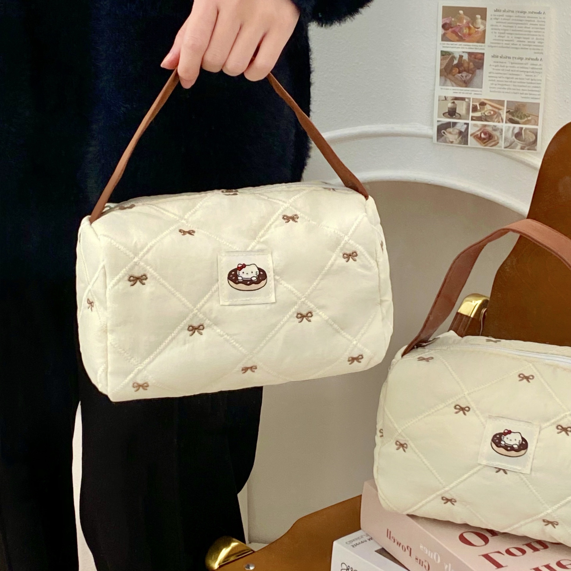 Donut Cat hand-held cosmetic bag for women 2025 New style versatile portable travel storage bag Three-dimensional handbag Application Scenario