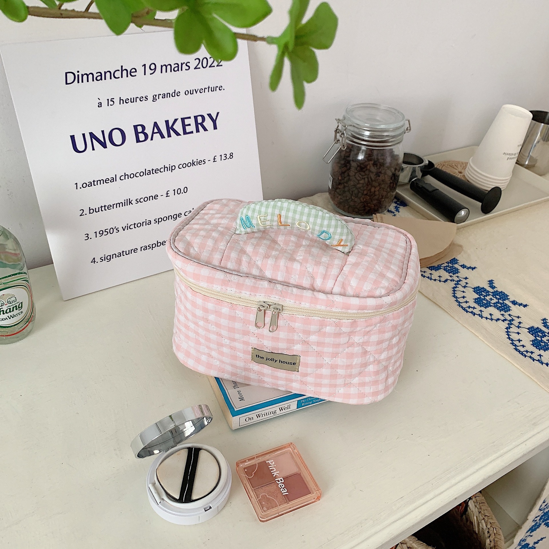 25252 Fresh and light macaron-colored checkered makeup bag, cotton large-capacity hand-held storage bag, toiletry bag for women Application Scenario
