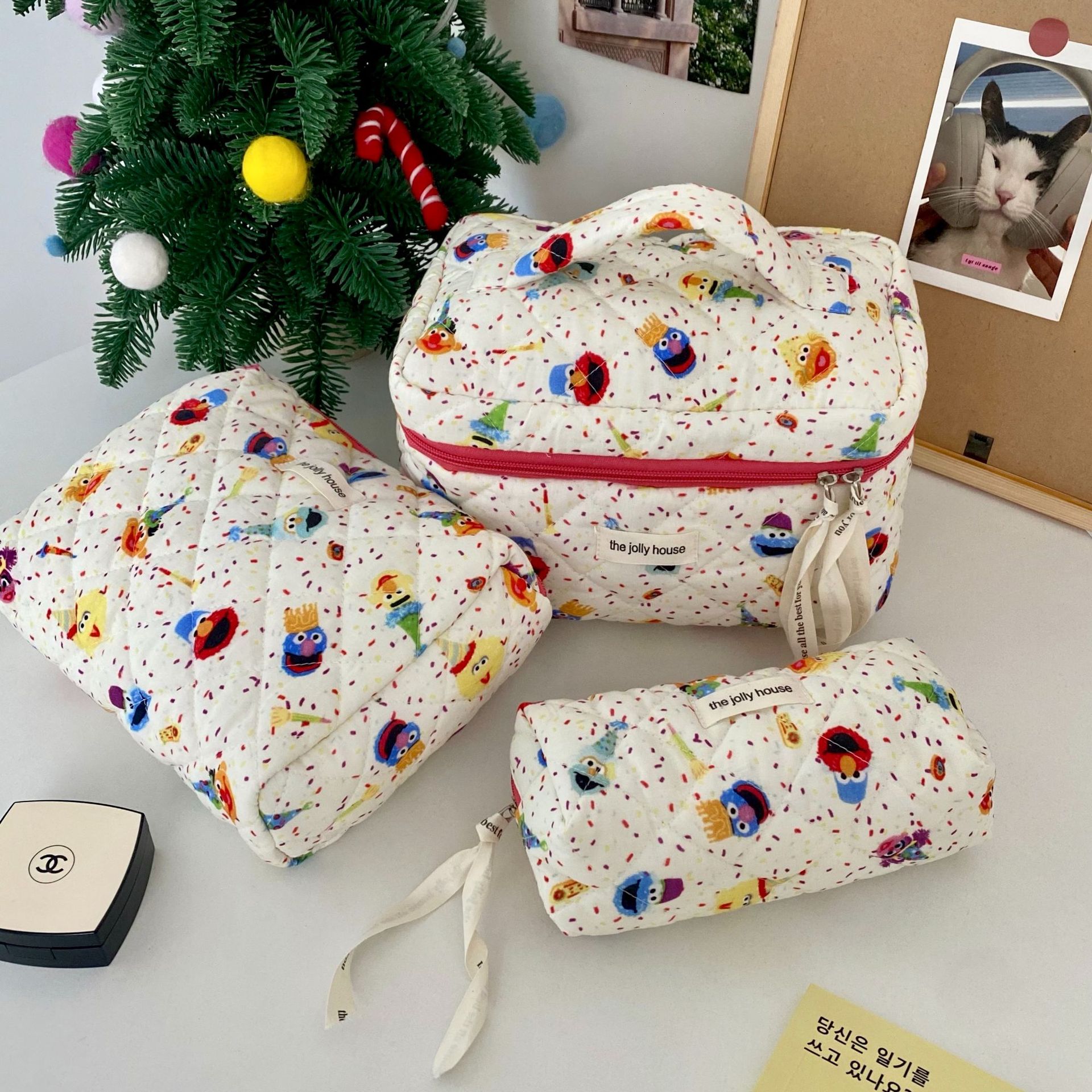 Cartoon and fun makeup bag, large-capacity female student dormitory cosmetics storage bag, travel and toiletries bag Specification drawing