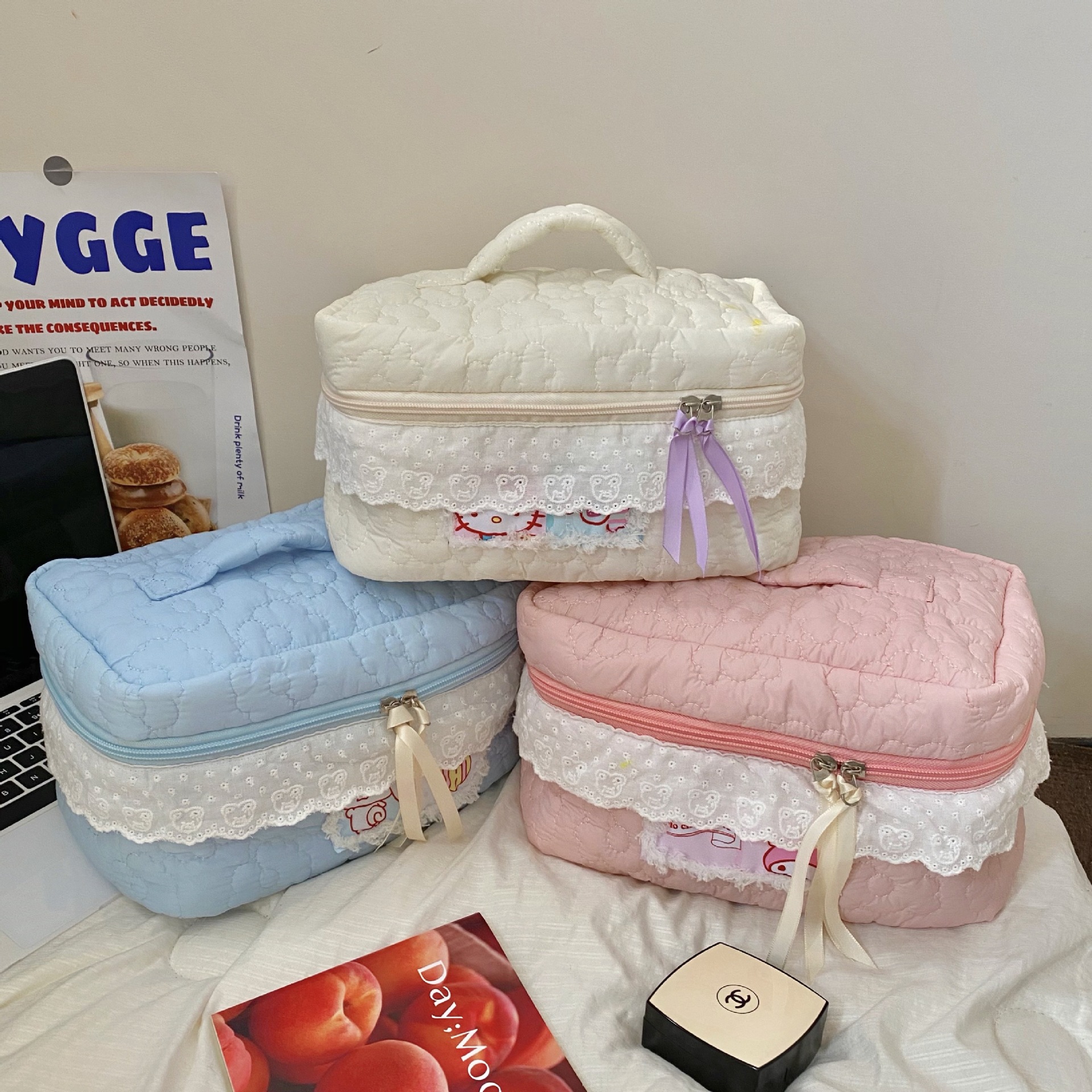 Lace candy-colored cartoon makeup bag, large-capacity storage bag, student portable travel toiletries bag, hand-held storage bag full figure